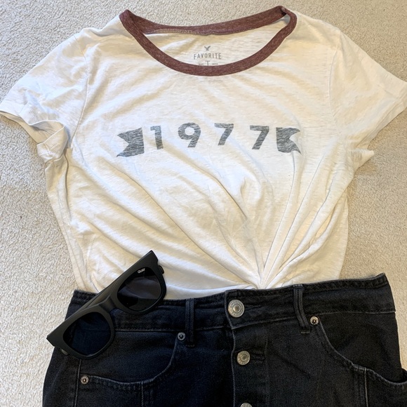 *3/$18* AE T-shirt - Picture 3 of 3